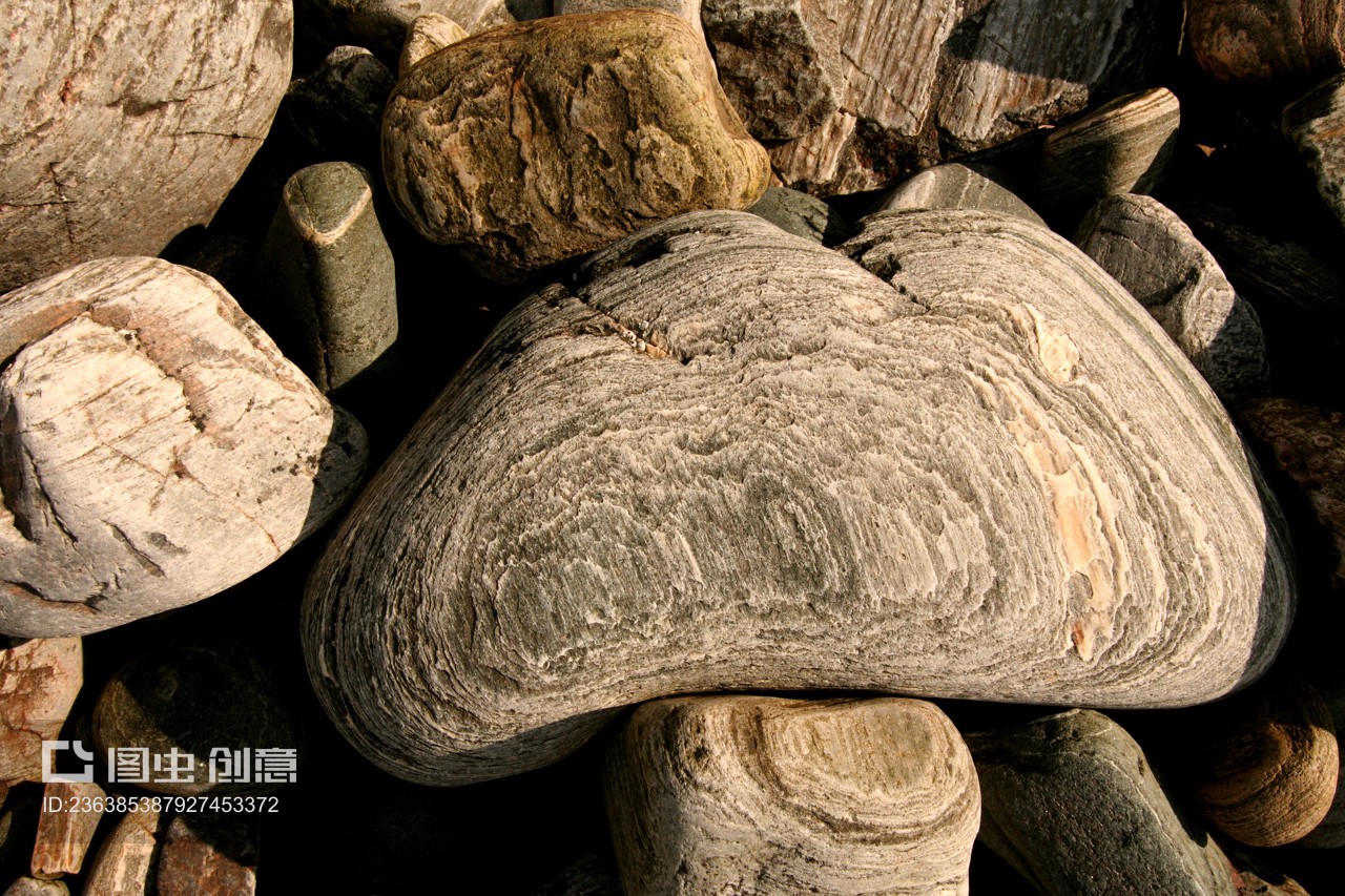 Sandaig Bay 巨石群 苏格兰高地的自然瑰宝与生态保护启示